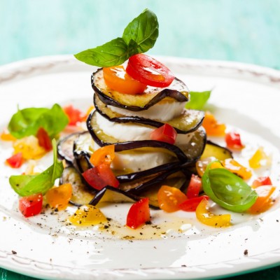 Recette de Salade méditerranéenne aux aubergines grillées